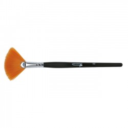 Fan-shaped brush with nylon bristle